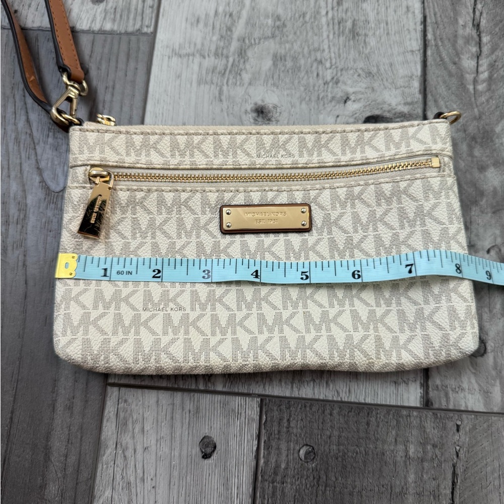 Michael Kors Wristlet White with Gold Hardware Purse Bag - Picture 2 of 7